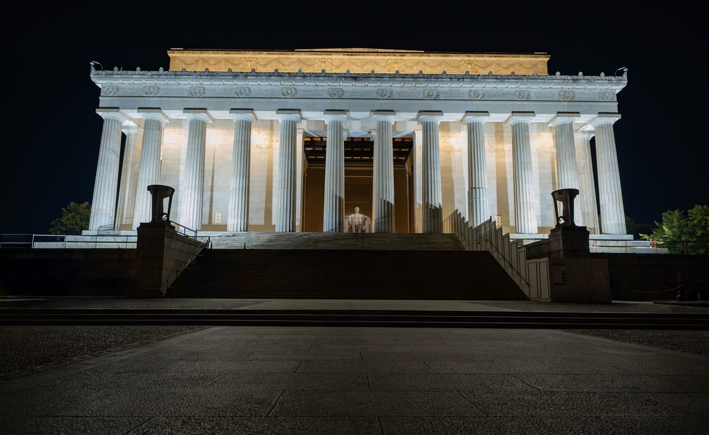 Lincoln Memorial illuminated at night