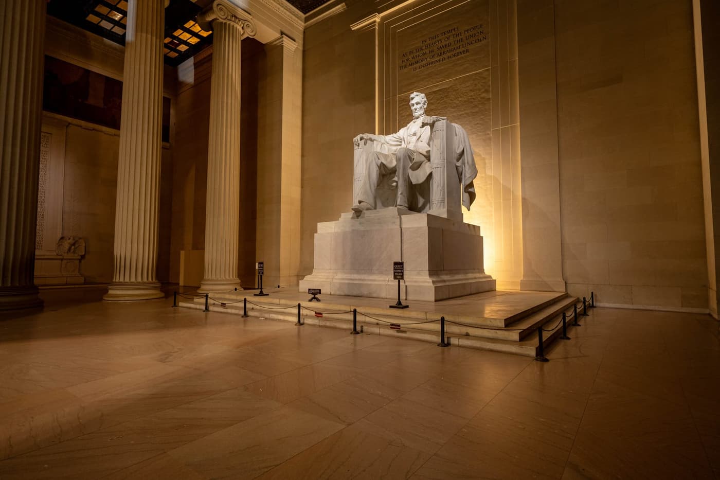 lincoln statue warm light